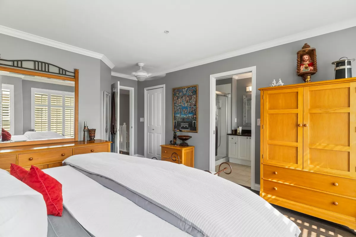 Powder Room Photo of 1157 Vidal Street, White Rock, BC