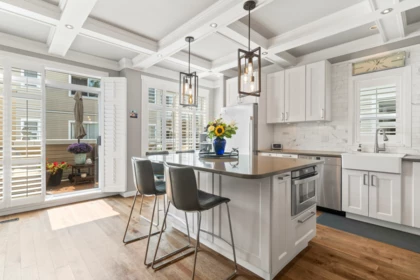 Kitchen Photo of 1157 Vidal Street, White Rock, BC