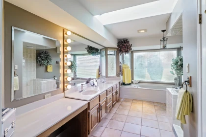 Hallway Photo of 15145 Harris Road, Pitt Meadows, BC