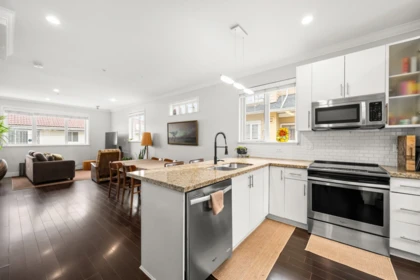 1407 E 28th Avenue, Vancouver, BC, Vancouver — Townhouse for sale