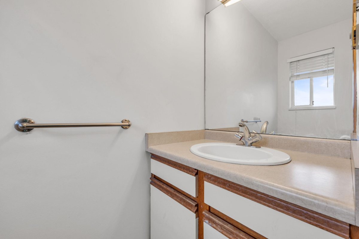 Laundry Room Photo of 4 19690 56 Avenue, Langley, BC