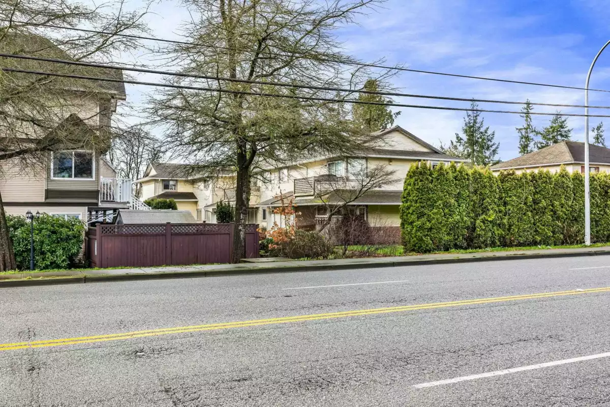 Living Room Photo of 4 19690 56 Avenue, Langley, BC