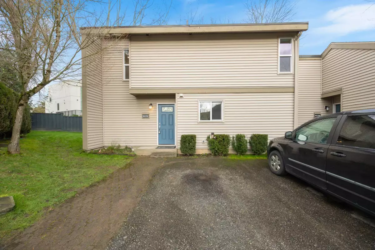 Living Room Photo of 6174 W Greenside Drive, Surrey, BC