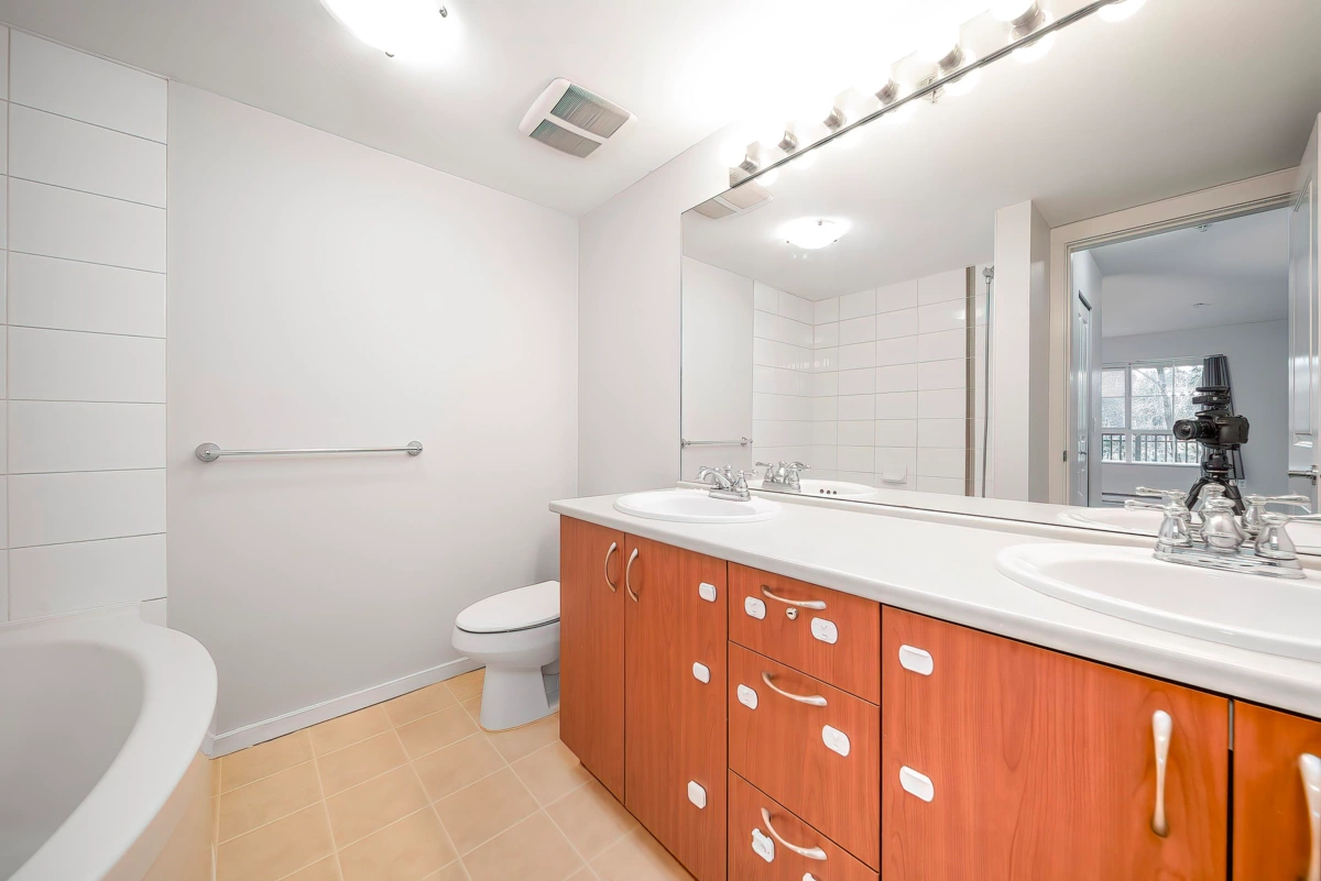 Hallway Photo of 309 9283 Government Street, Burnaby, BC