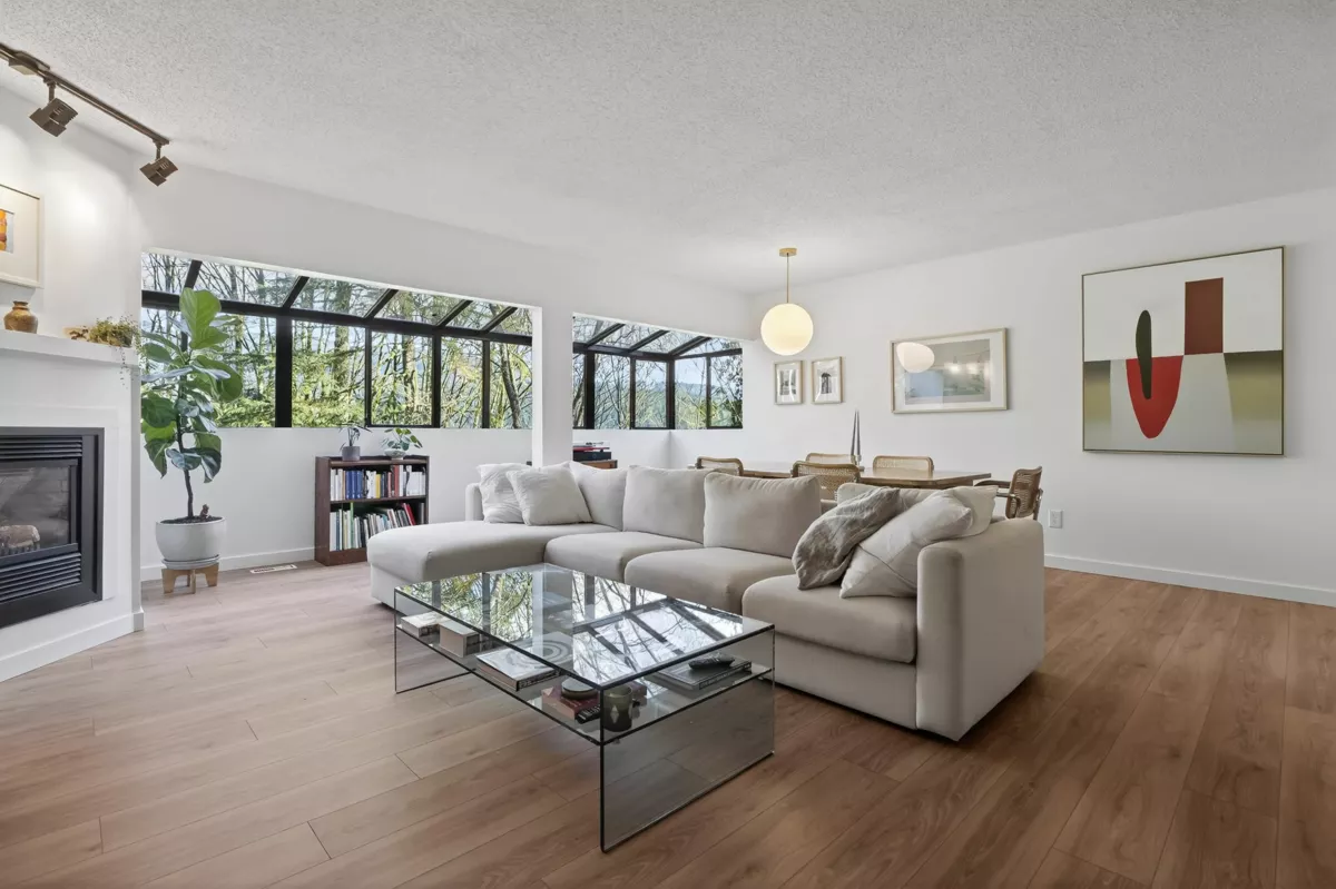 Kitchen Photo of 526 Cardiff Way, Port Moody, BC