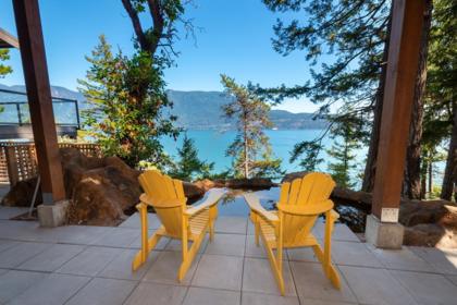 Kitchen Island Photo of 1505 Williams Road, Bowen Island, BC