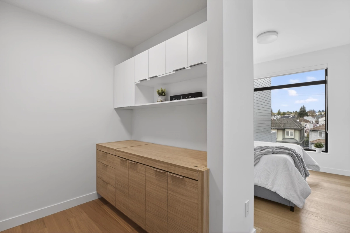 Entry Foyer Photo of 406 6485 Manitoba Street, Vancouver, BC