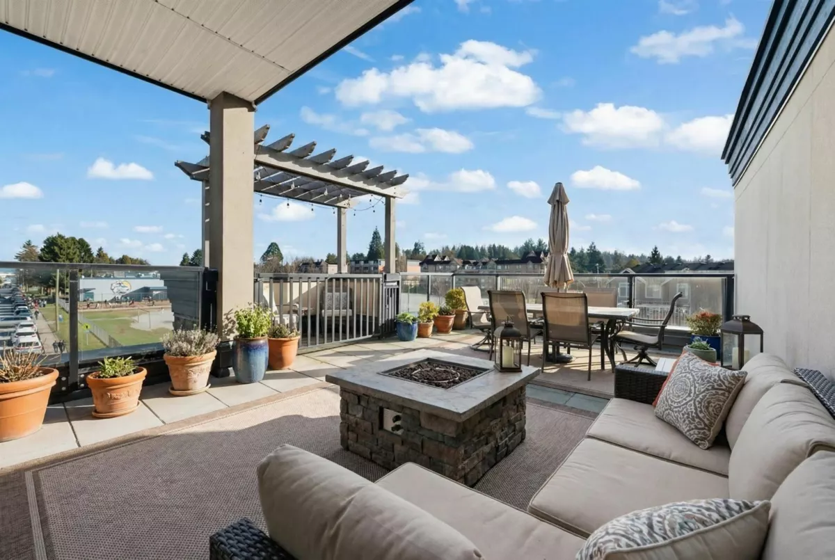 Family Room Photo of 502 2191 Shaughnessy Street, Port Coquitlam, BC