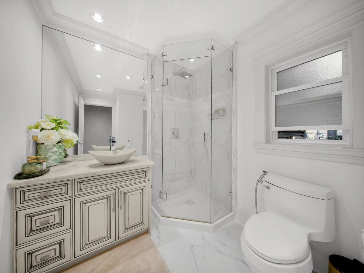 Hot Tub / Spa Photo of 3263 Norwood Avenue, North Vancouver, BC