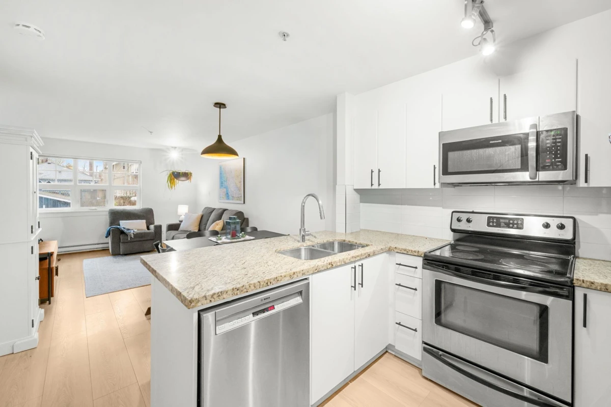 Breakfast Nook Photo of 203 930 W 16th Avenue, Vancouver, BC