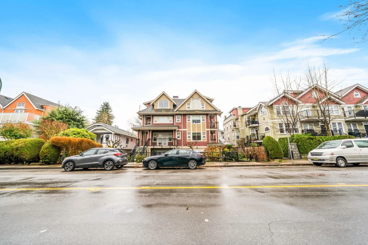 Laundry Room Photo of 203 930 W 16th Avenue, Vancouver, BC