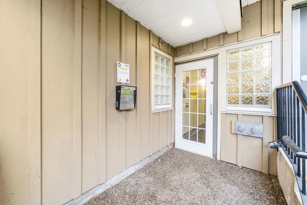 Mudroom Photo of 203 930 W 16th Avenue, Vancouver, BC