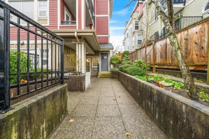 Hallway Photo of 203 930 W 16th Avenue, Vancouver, BC