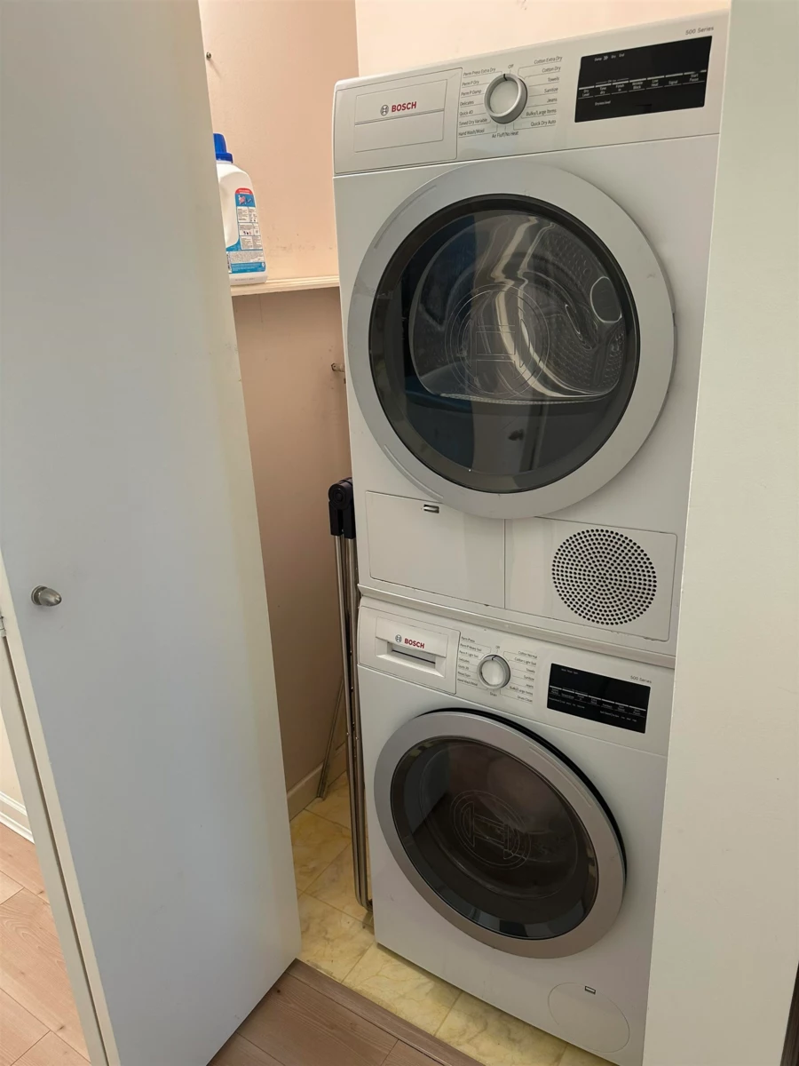 Hallway Photo of 303 1345 Burnaby Street, Vancouver, BC