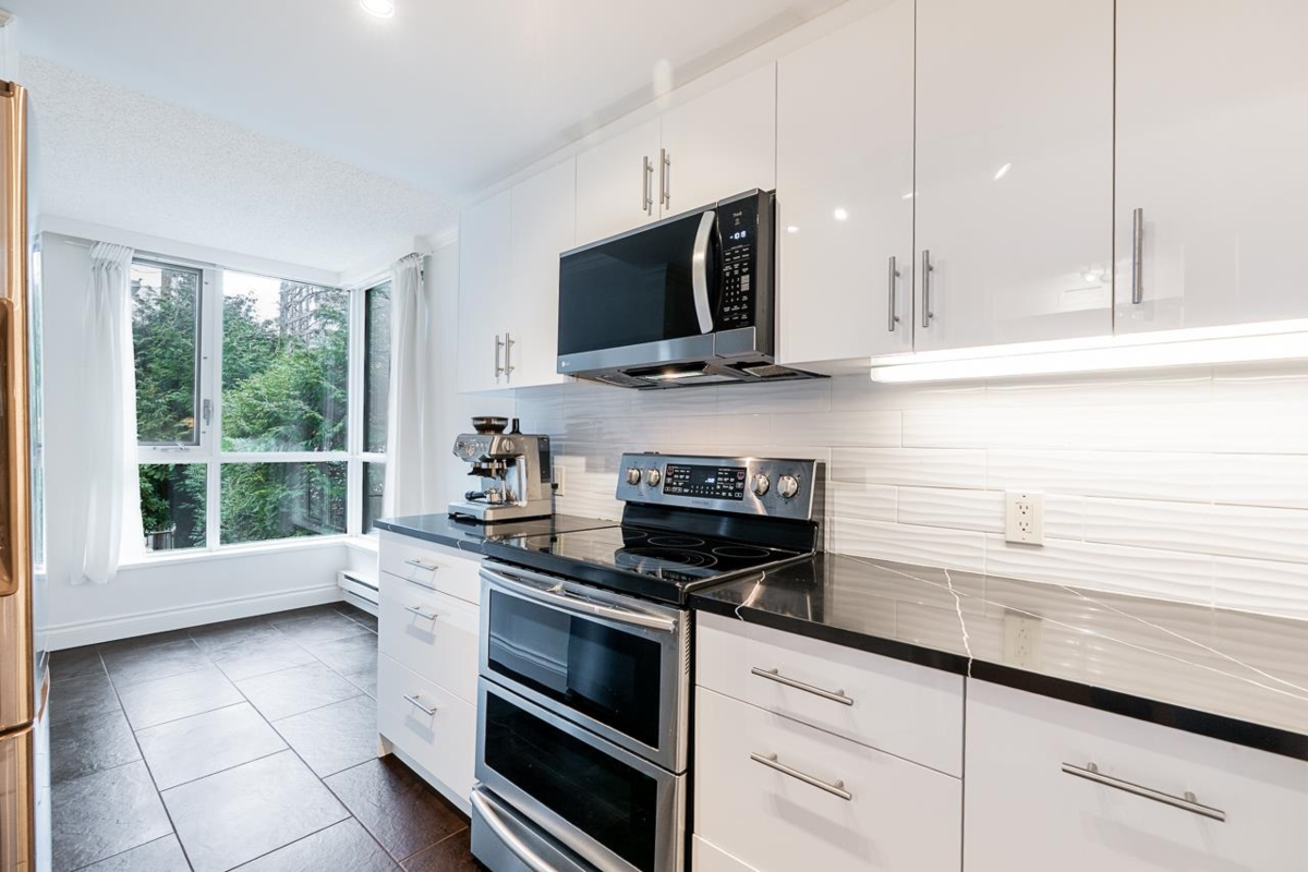 Primary Bathroom Photo of 303 1345 Burnaby Street, Vancouver, BC