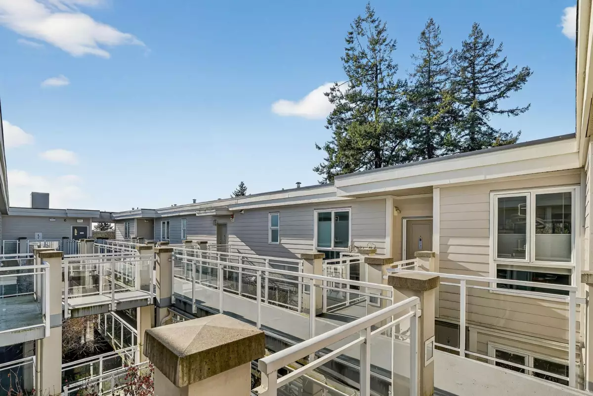 Front Yard Photo of PH7 5555 Dunbar Street, Vancouver, BC