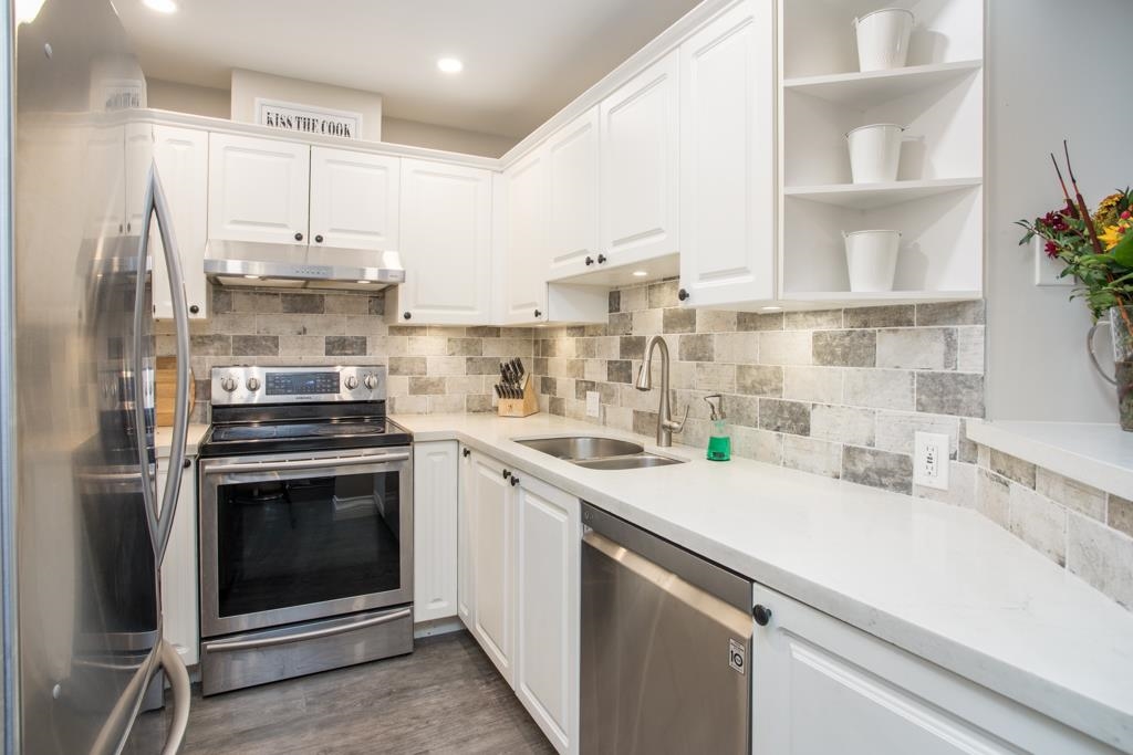 Kitchen Photo of 212 4770 52a Street, Delta, BC