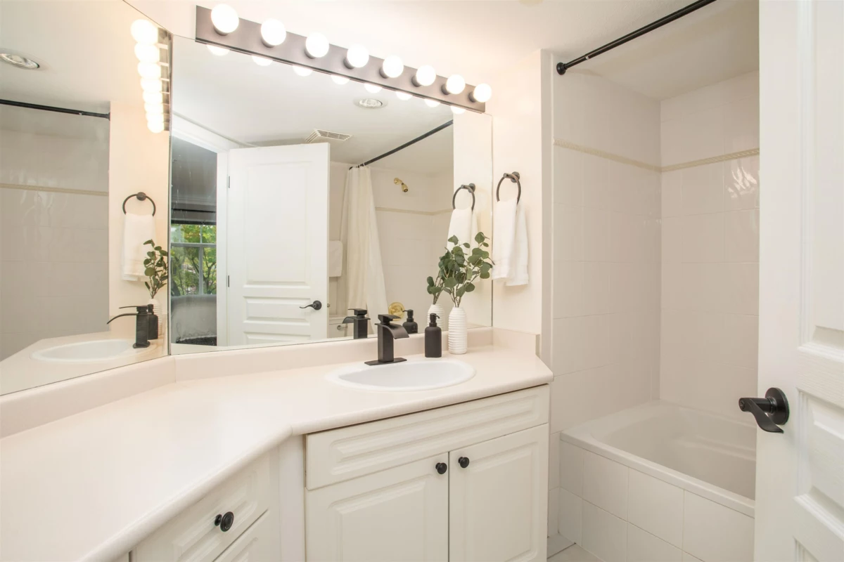 Powder Room Photo of 212 4770 52a Street, Delta, BC