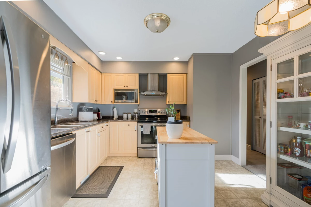 Walk-In Closet Photo of 20844 45a Avenue, Langley, BC