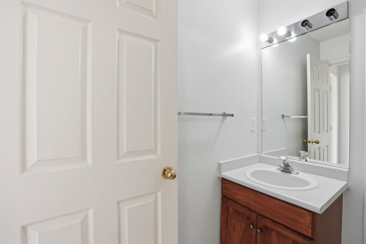 Basement Recreation Room Photo of 433 32830 George Ferguson Way, Abbotsford, BC