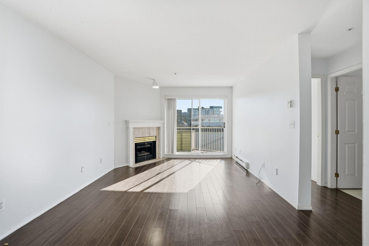 Breakfast Nook Photo of 433 32830 George Ferguson Way, Abbotsford, BC