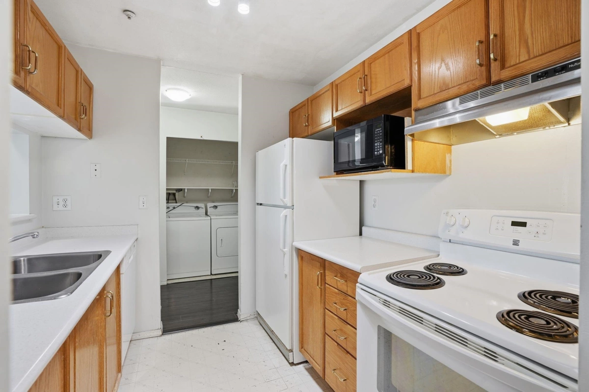 Dining Area Photo of 433 32830 George Ferguson Way, Abbotsford, BC