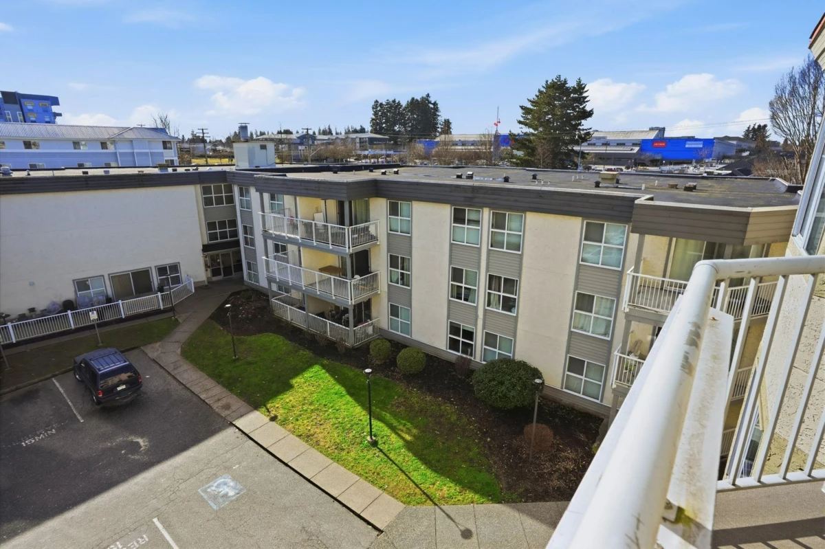 Exterior Rear Photo of 433 32830 George Ferguson Way, Abbotsford, BC