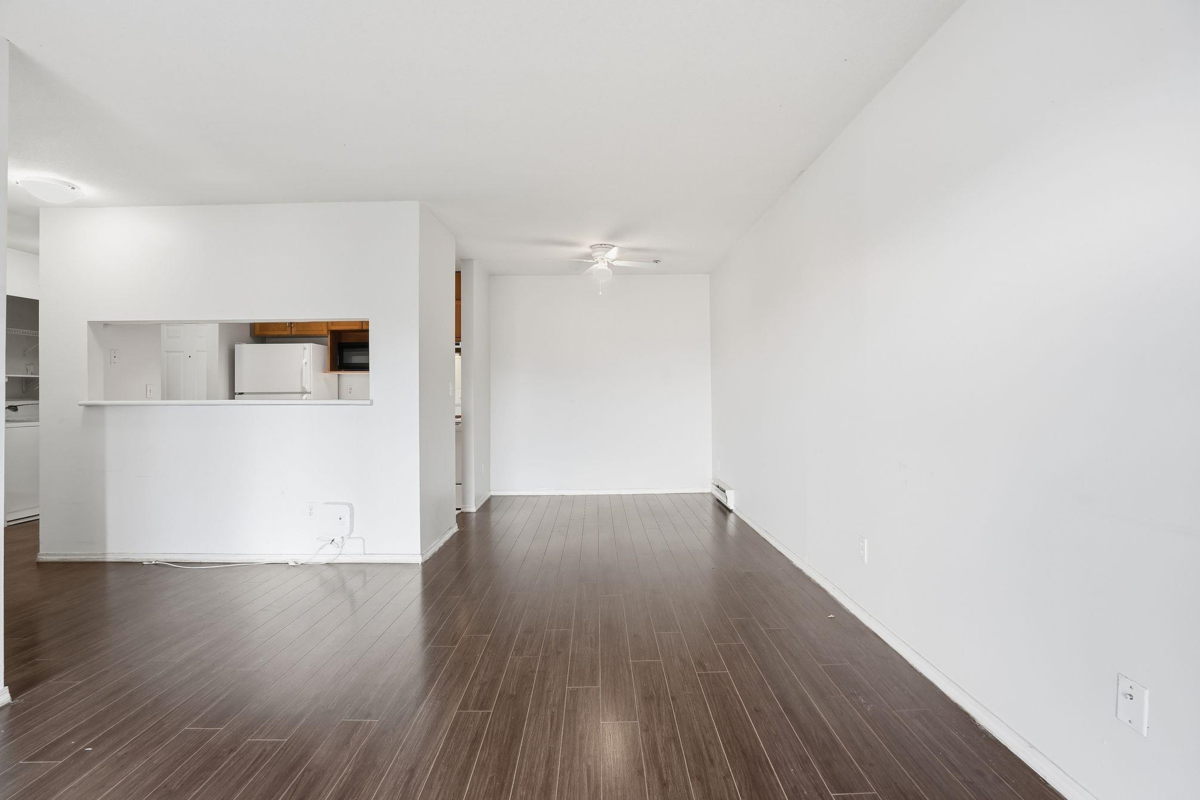 Family Room Photo of 433 32830 George Ferguson Way, Abbotsford, BC