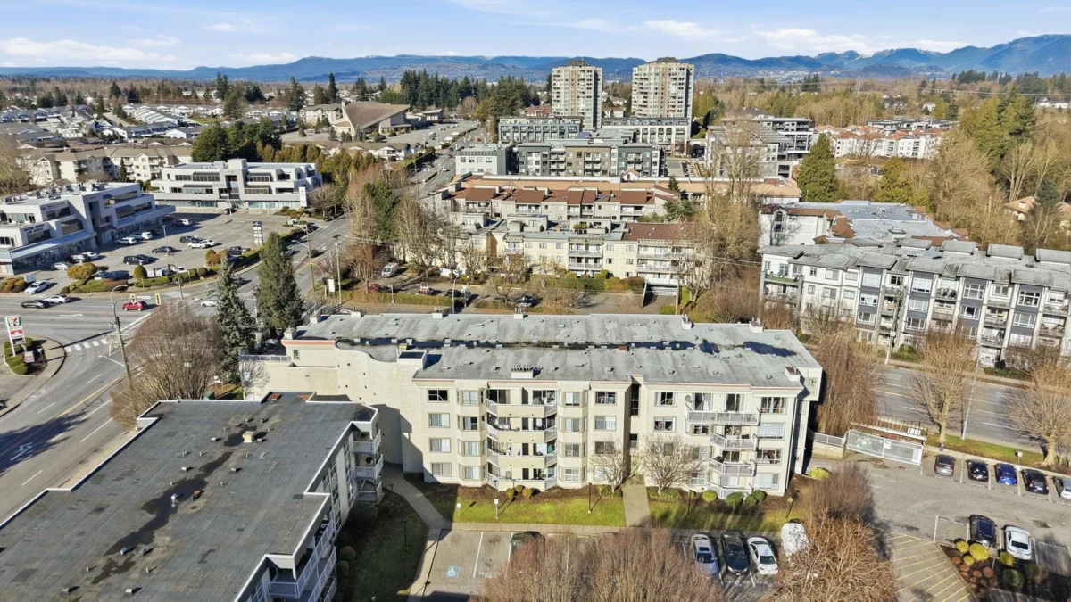 Garden / Landscaping Photo of 433 32830 George Ferguson Way, Abbotsford, BC