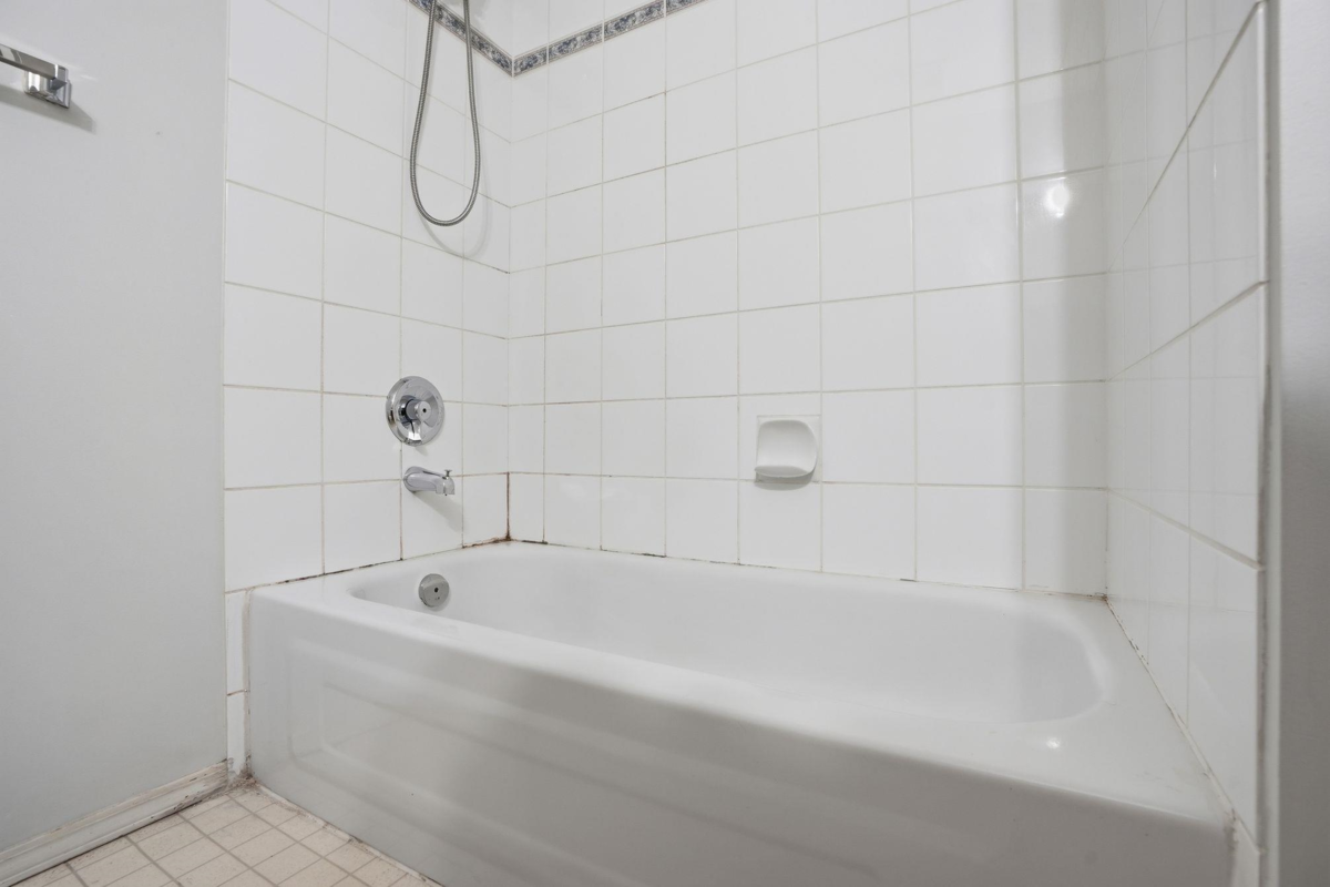 Laundry Room Photo of 433 32830 George Ferguson Way, Abbotsford, BC