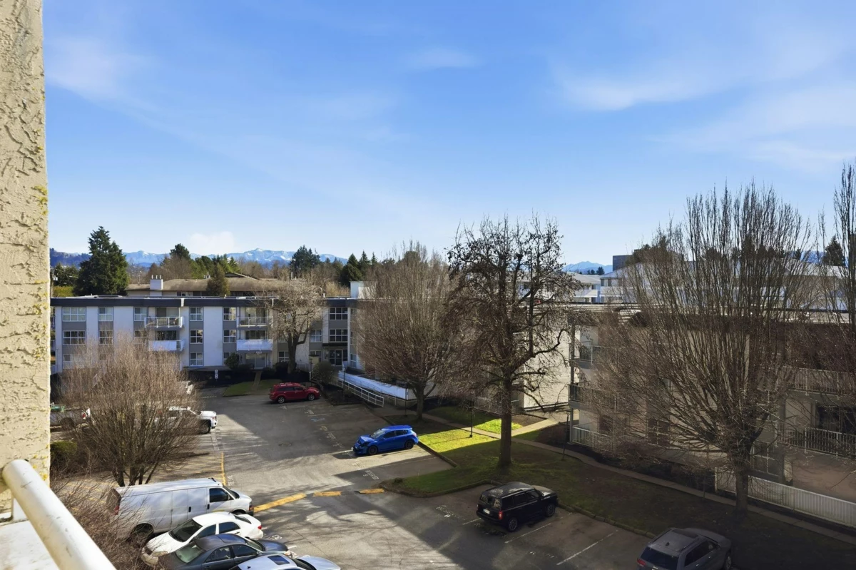 Outdoor Kitchen Photo of 433 32830 George Ferguson Way, Abbotsford, BC