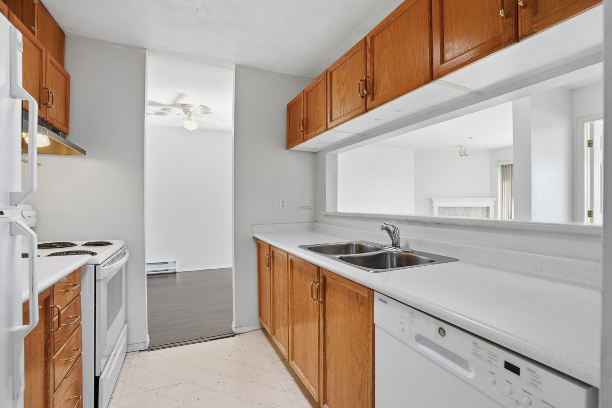 Pantry Photo of 433 32830 George Ferguson Way, Abbotsford, BC