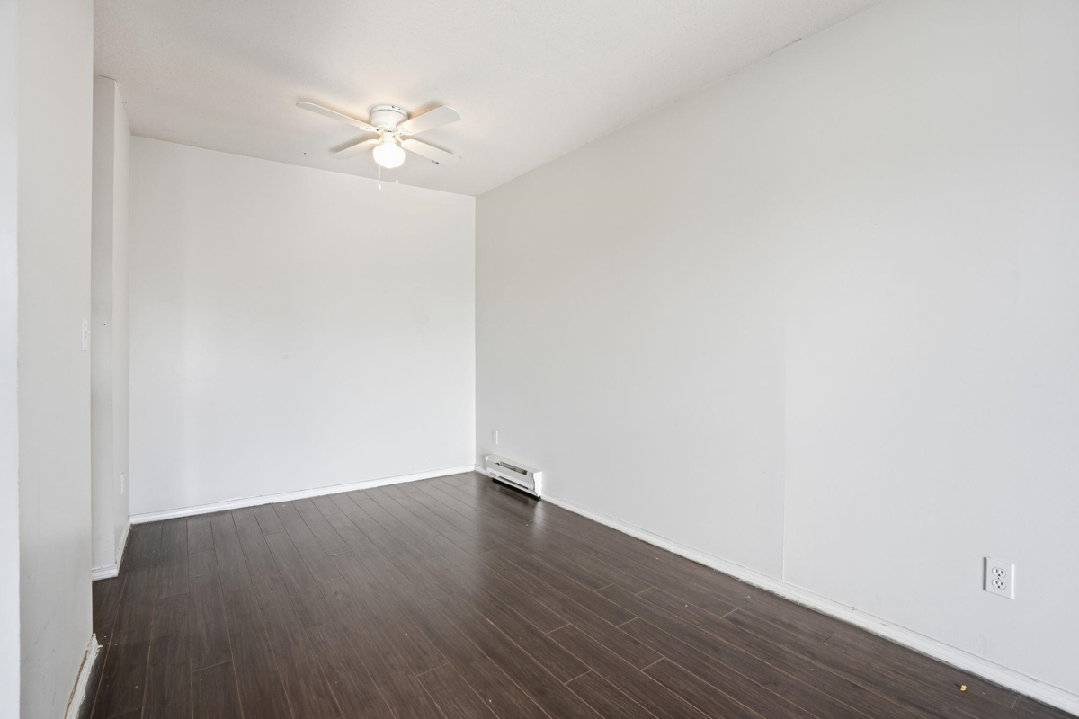 Staircase Photo of 433 32830 George Ferguson Way, Abbotsford, BC