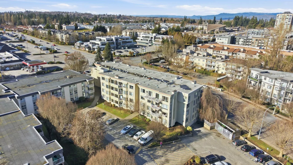 Swimming Pool Photo of 433 32830 George Ferguson Way, Abbotsford, BC