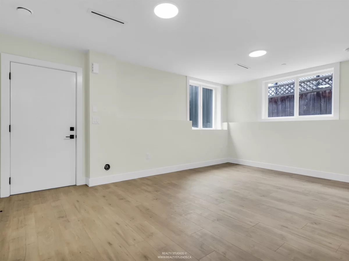 Hallway Photo of 2 5221 Clarendon Street, Vancouver, BC