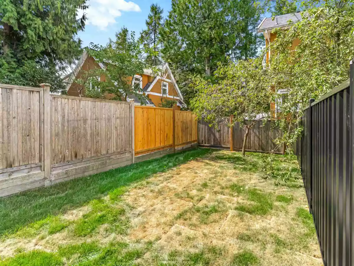 Swimming Pool Photo of 2 5221 Clarendon Street, Vancouver, BC