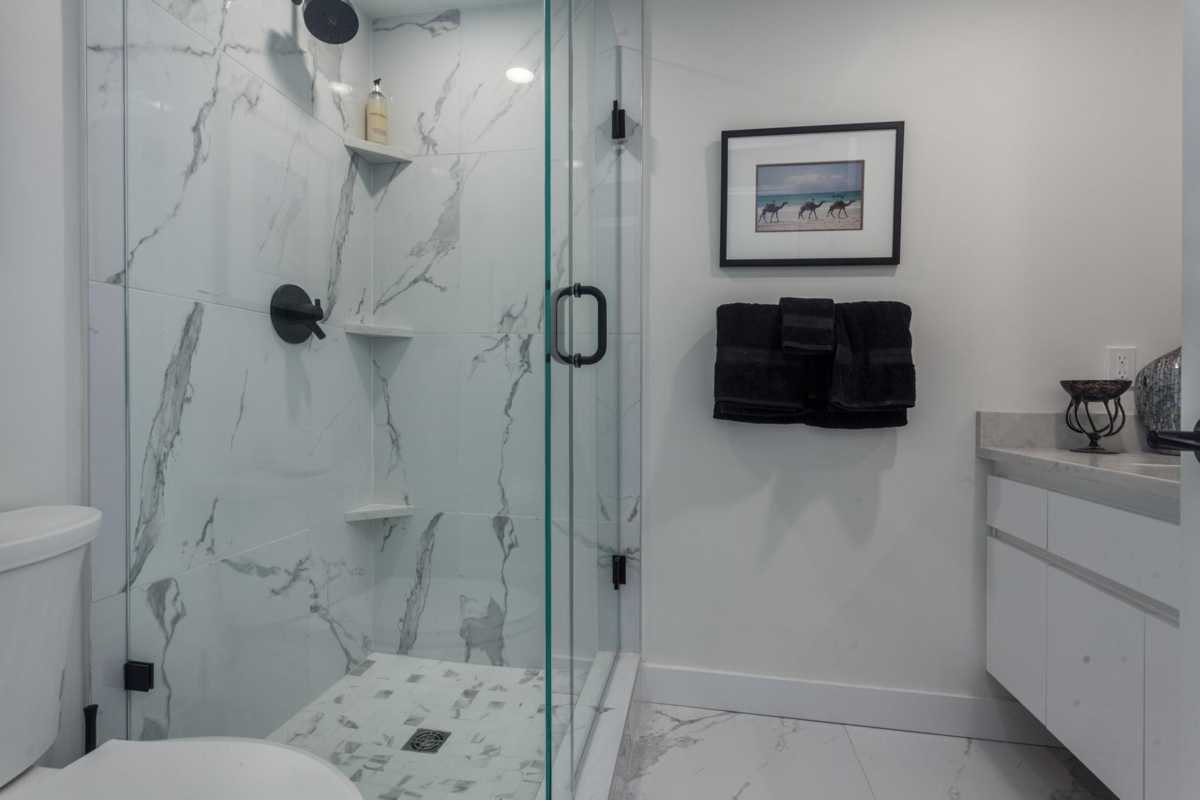 Guest Bathroom Photo of PH1 140 E 14th Street, North Vancouver, BC