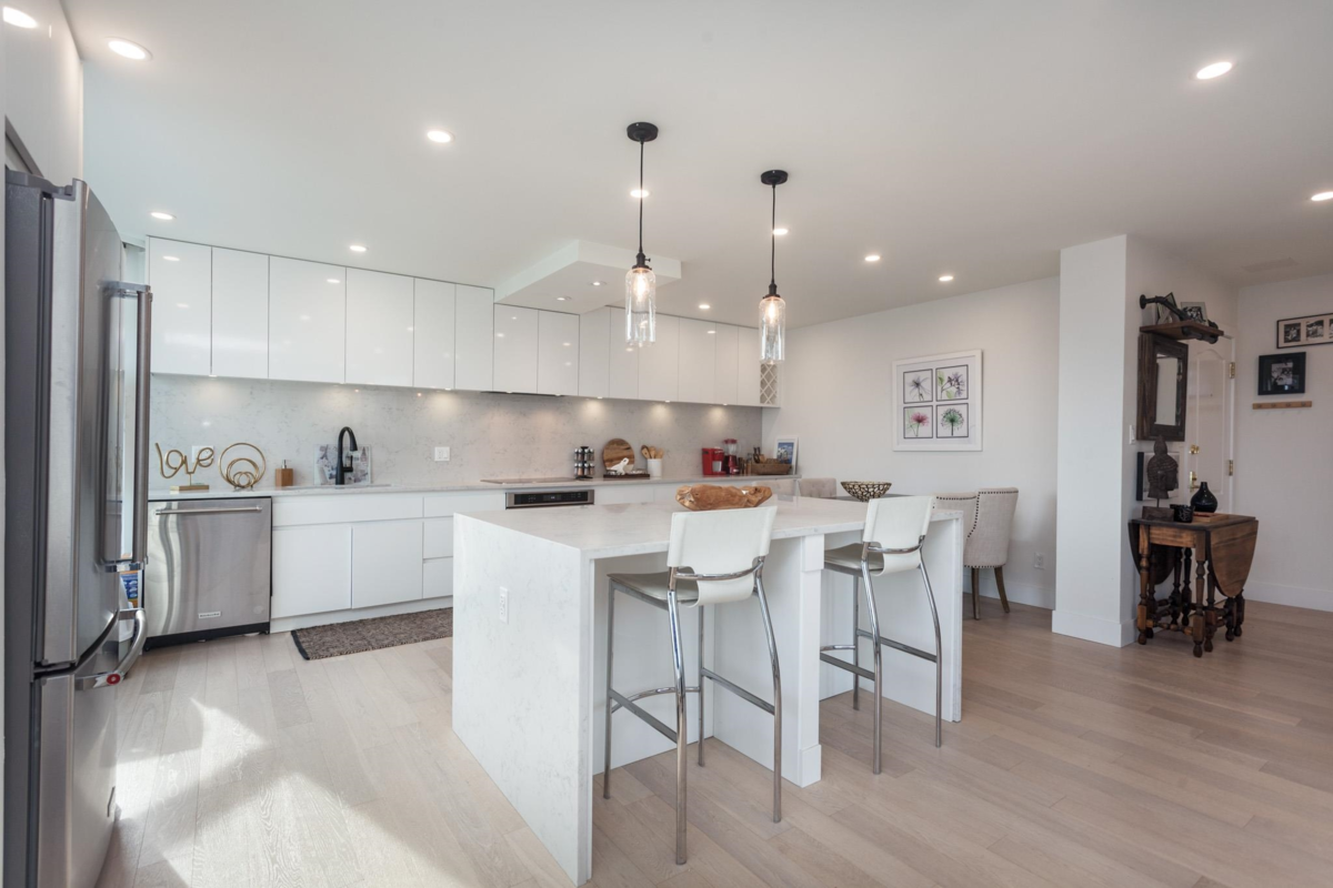 Primary Bathroom Photo of PH1 140 E 14th Street, North Vancouver, BC