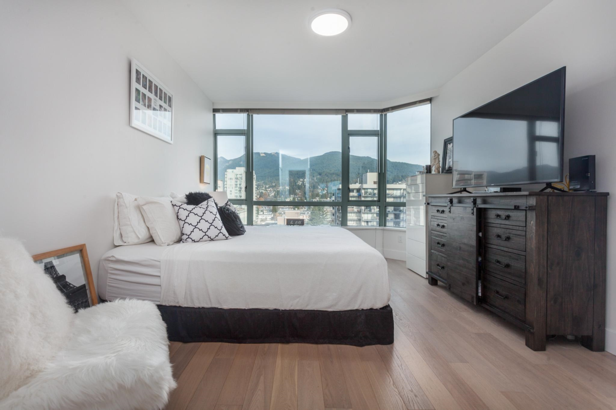 Walk-In Closet Photo of PH1 140 E 14th Street, North Vancouver, BC