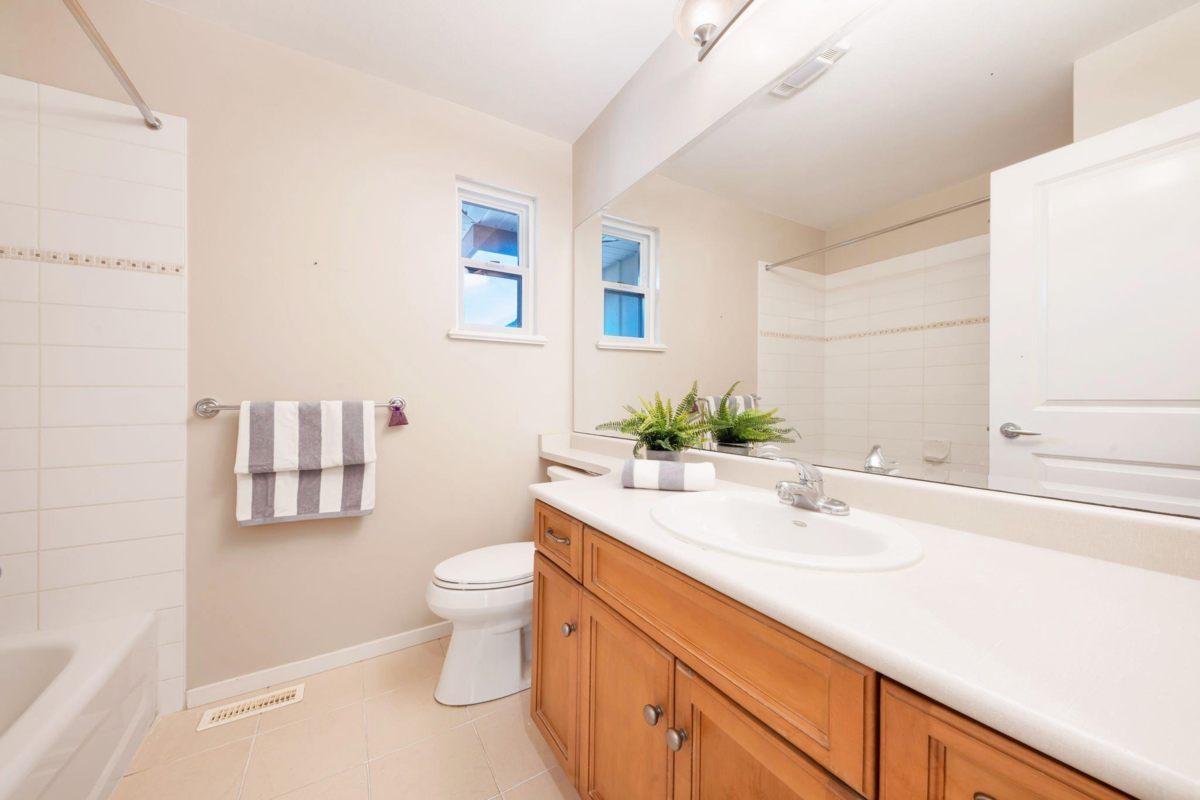 Basement Recreation Room Photo of 513 Forest Parkway, Port Moody, BC