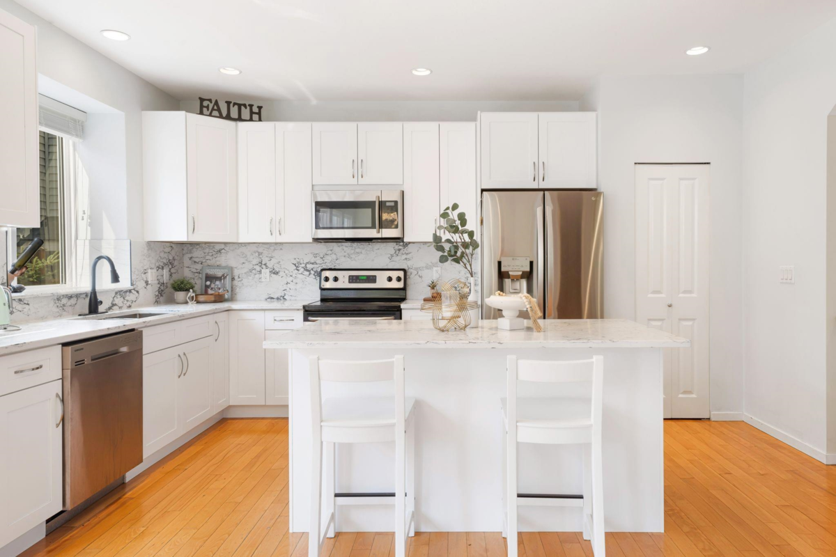 Dining Area Photo of 513 Forest Parkway, Port Moody, BC