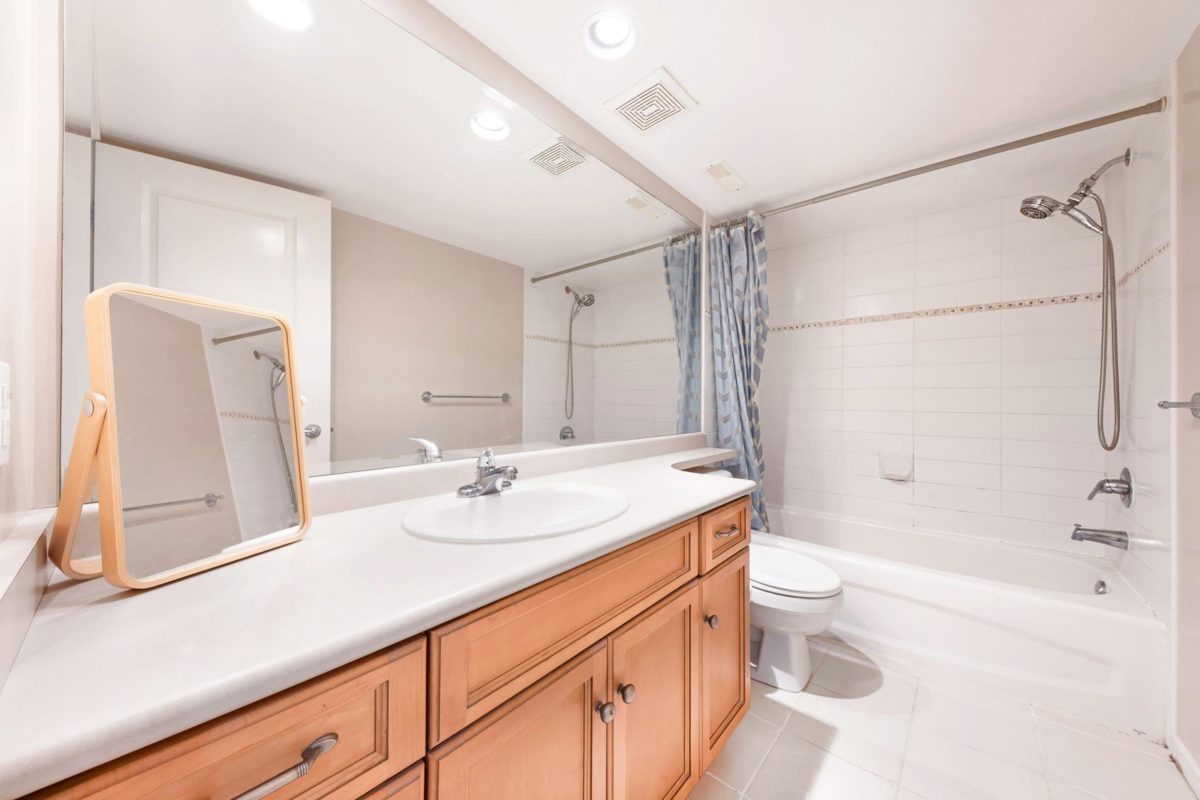 Hallway Photo of 513 Forest Parkway, Port Moody, BC