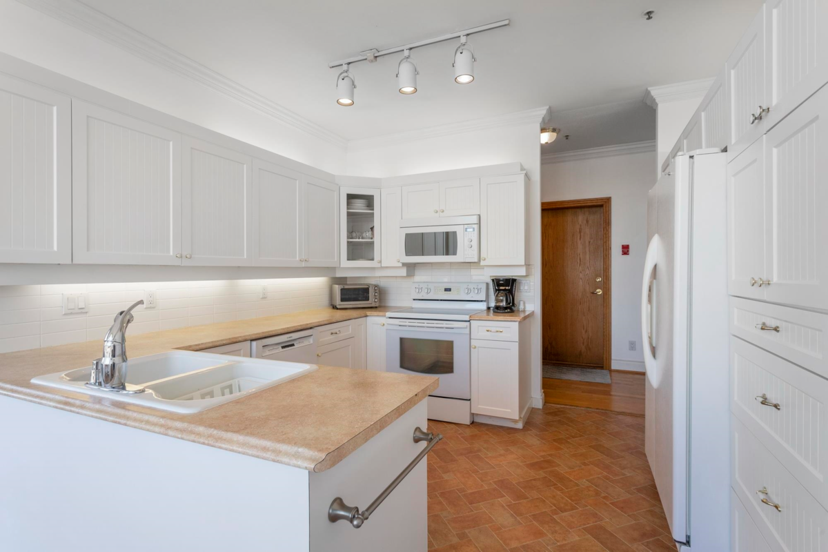 Breakfast Nook Photo of 405 3777 W 8th Avenue, Vancouver, BC