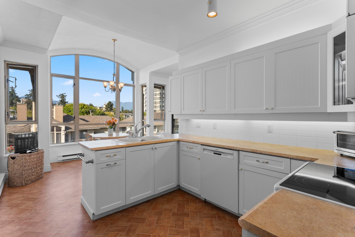 Kitchen Island Photo of 405 3777 W 8th Avenue, Vancouver, BC