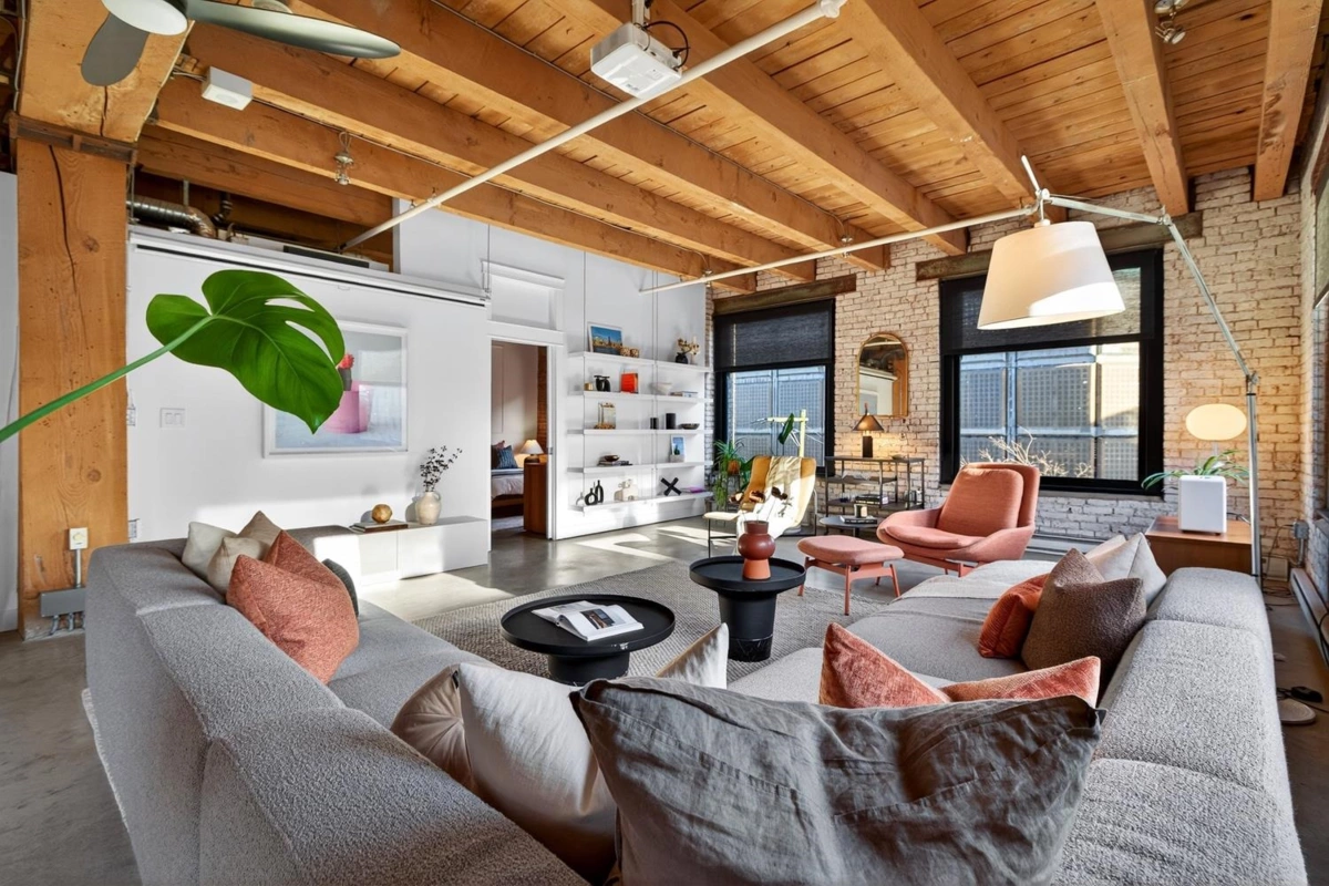 Dining Area Photo of 55 E Cordova Street, Vancouver, BC