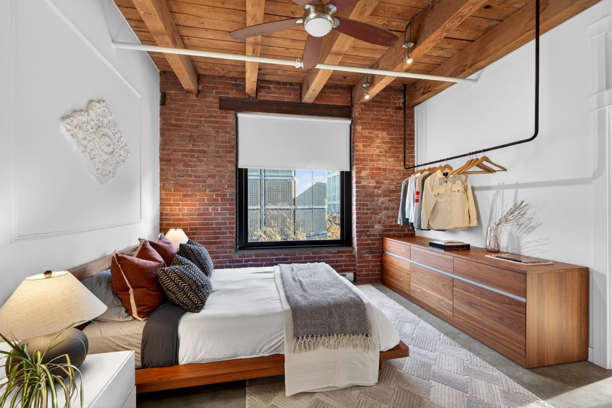 Entry Foyer Photo of 55 E Cordova Street, Vancouver, BC