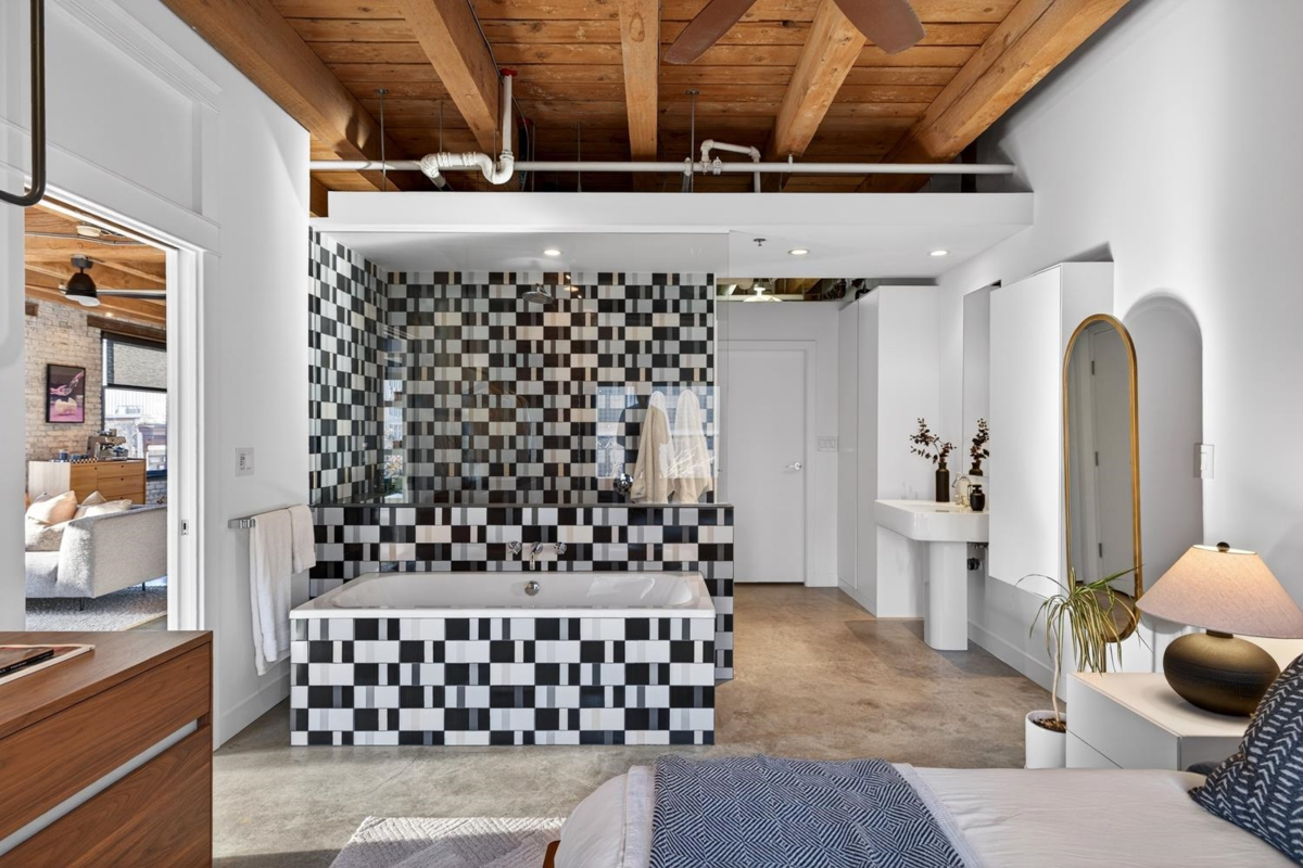 Hallway Photo of 55 E Cordova Street, Vancouver, BC