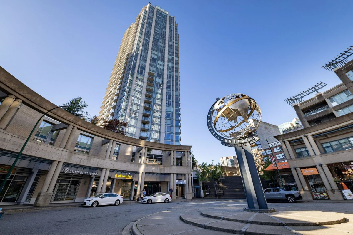Garden / Landscaping Photo of 3705 188 Keefer Place, Vancouver, BC