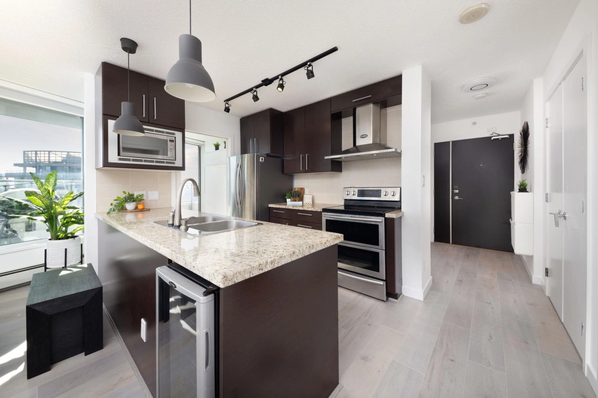Kitchen Photo of 3705 188 Keefer Place, Vancouver, BC