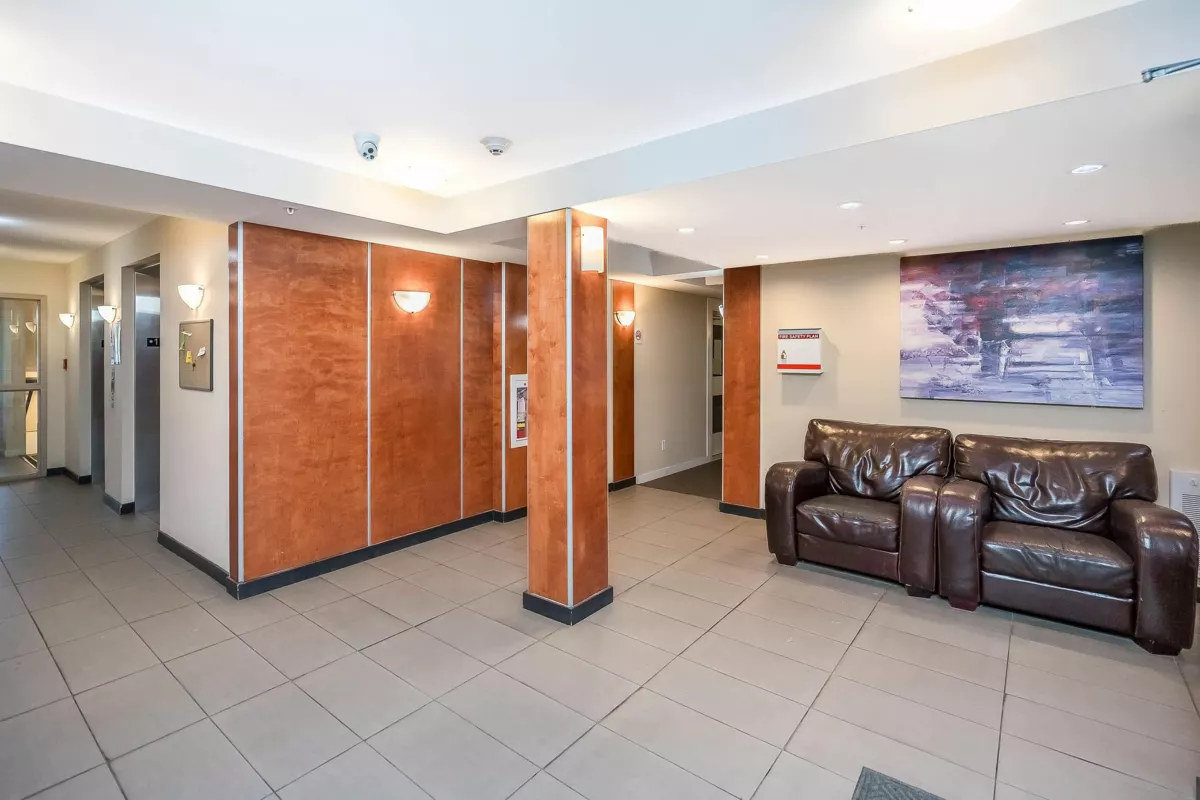 Entry Foyer Photo of 313 10688 140 Street, Surrey, BC